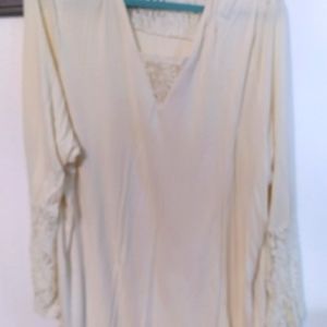 Long sleeves t-shirt with lace inserts